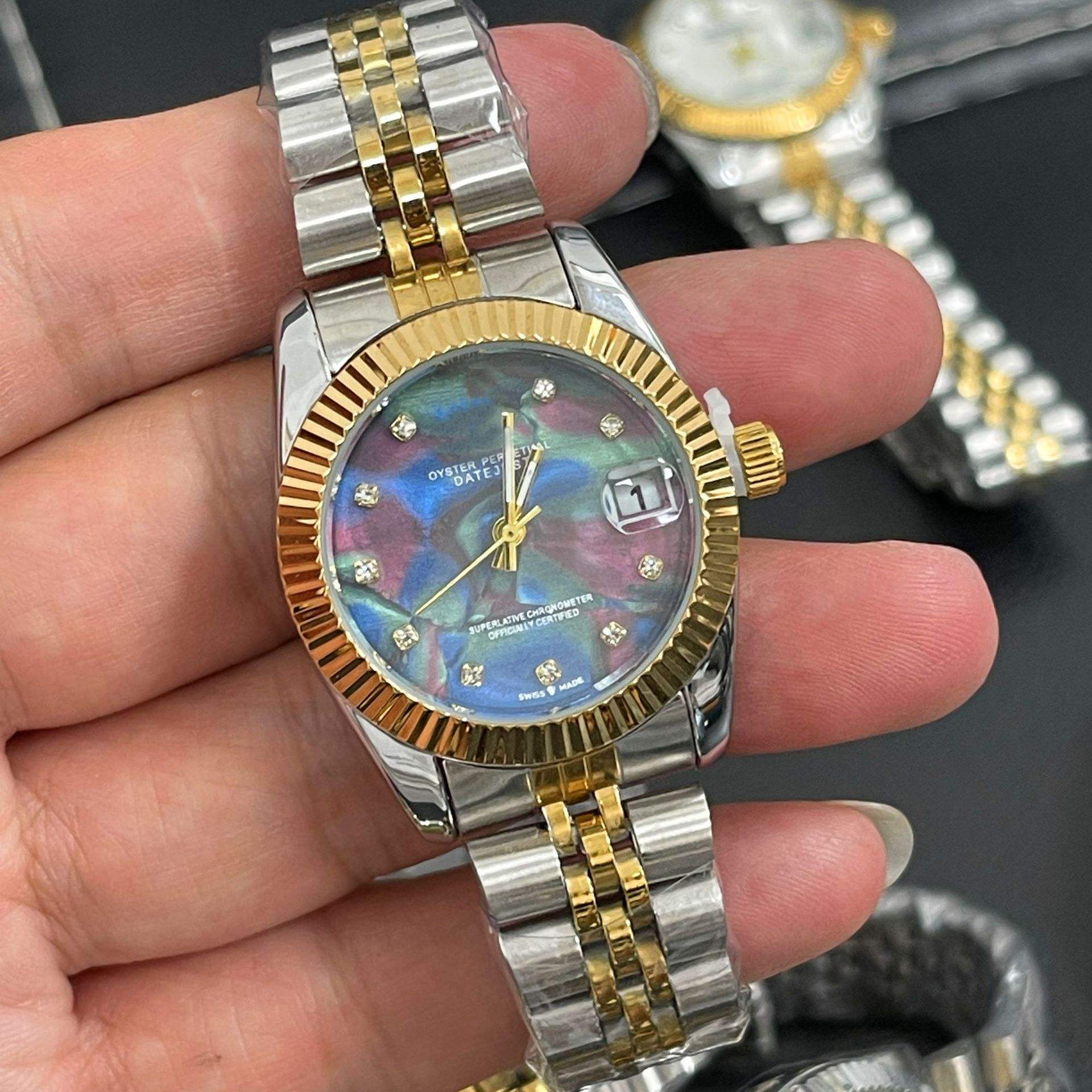 表盘是贝壳面的是什么表