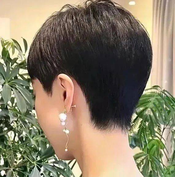 短头发的女孩适合什么衣服