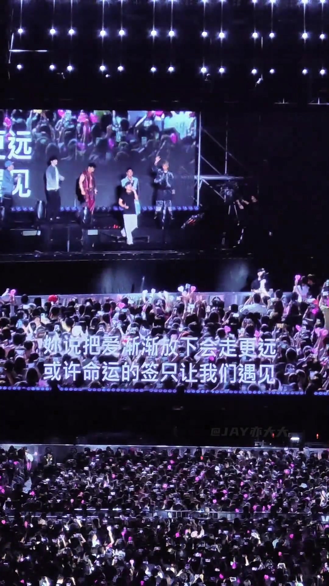 你说把爱渐渐放下会走更远 又何必去改变已错过的时间